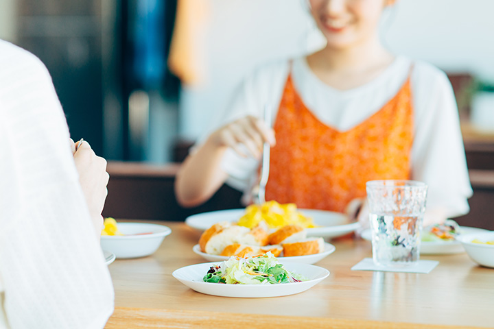 肌荒れの原因になる注意すべき食べ物とは？